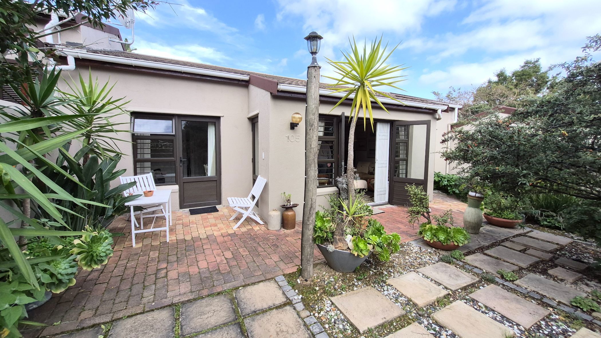 Apartment to rent in Helena Heights - SW1750216