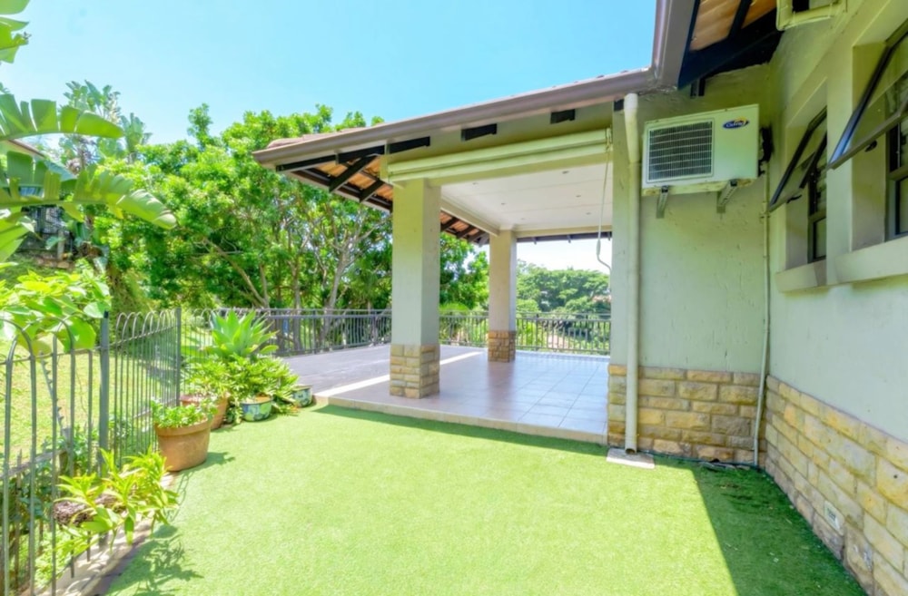 Townhouse for sale in La Lucia - 1ND1750178