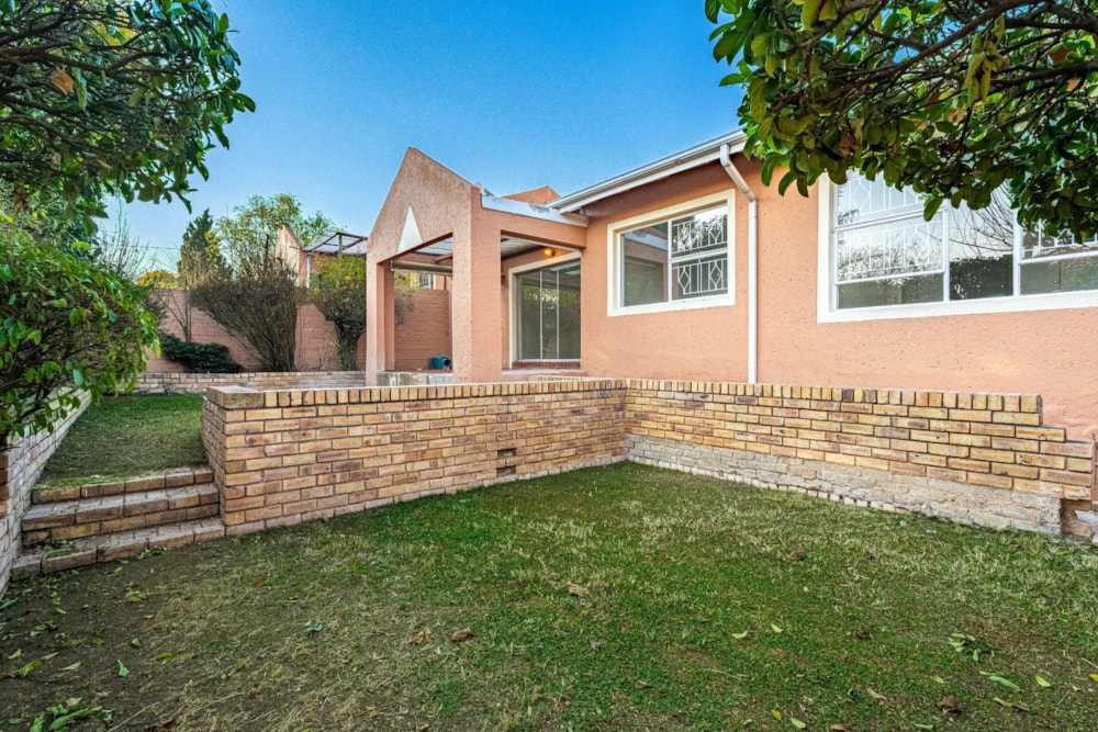 Townhouse for sale in Buccleuch - HP1748203