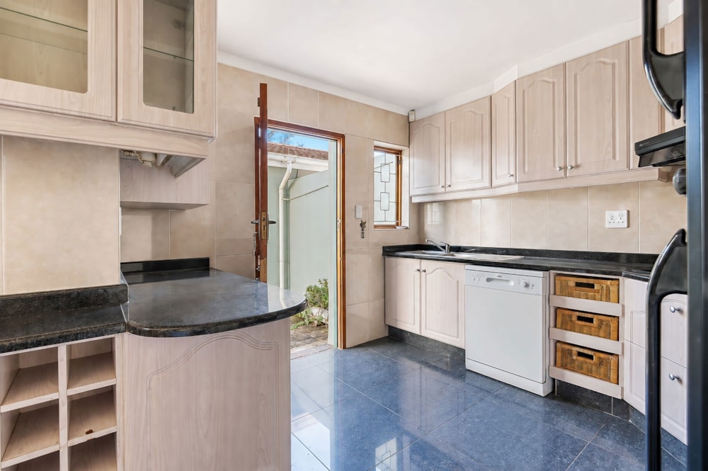 Townhouse for sale in Amanzimtoti - 1WB1748208 Townhouse for sale in Amanzimtoti - 1WB1748208