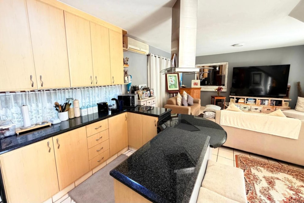 Townhouse for sale in Amanzimtoti - 1WB1750301