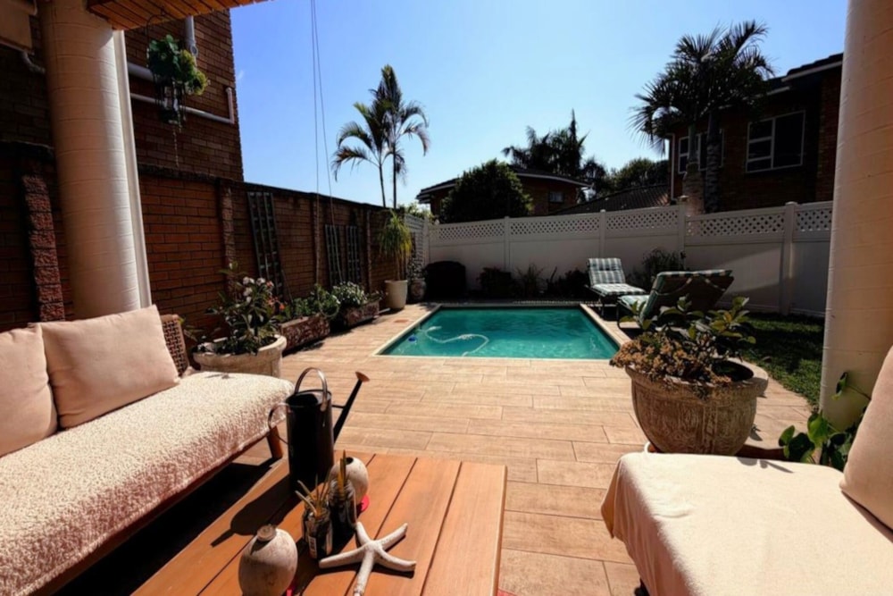 Townhouse for sale in Amanzimtoti - 1WB1750301