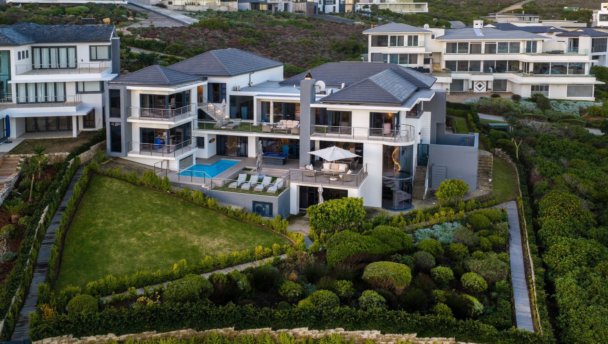 House for sale in Pinnacle Point Golf Estate - 1MB1749296