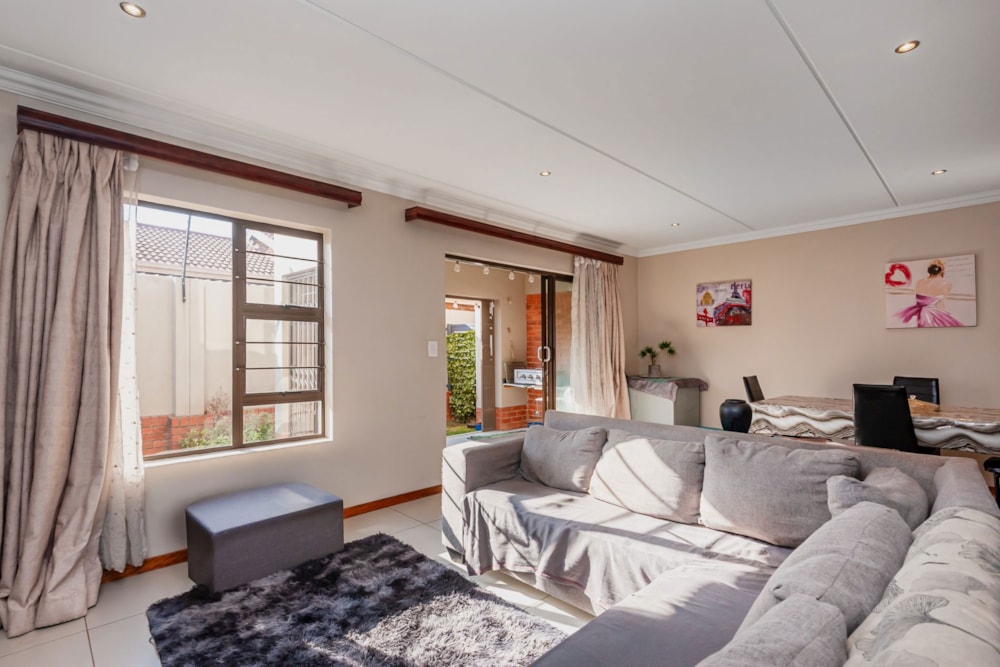 Townhouse for sale in Glen Marais - KTP1748121 Townhouse for sale in Glen Marais - KTP1748121