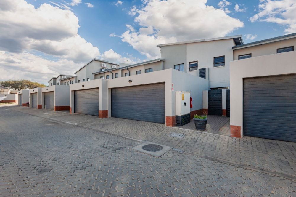 Townhouse for sale in Glen Marais - KTP1748121 Townhouse for sale in Glen Marais - KTP1748121