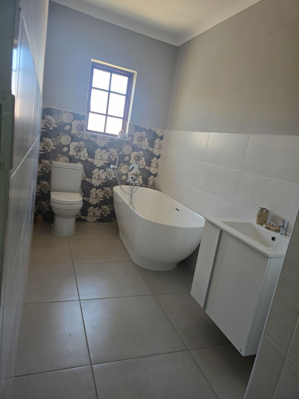 Townhouse to rent in Village, Botswana - 3BO1749126 Townhouse to rent in Village, Botswana - 3BO1749126