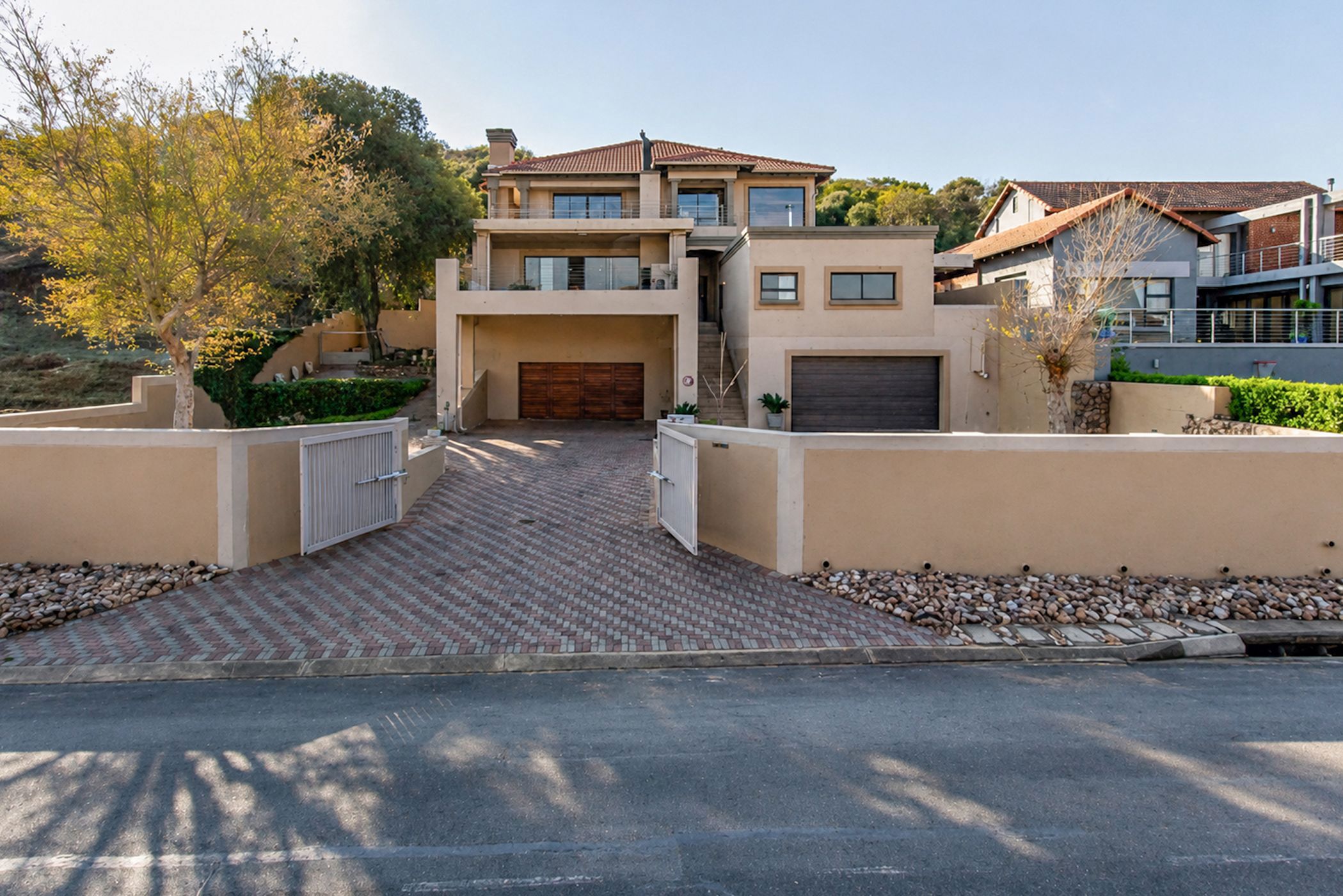 Security estate home for sale in Xanadu - 1HR1751577