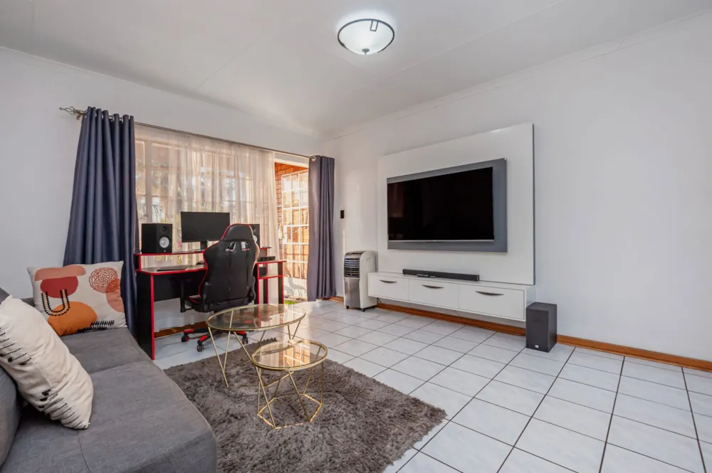 Apartment for sale in New Redruth - 1GV1747349 Apartment for sale in New Redruth - 1GV1747349