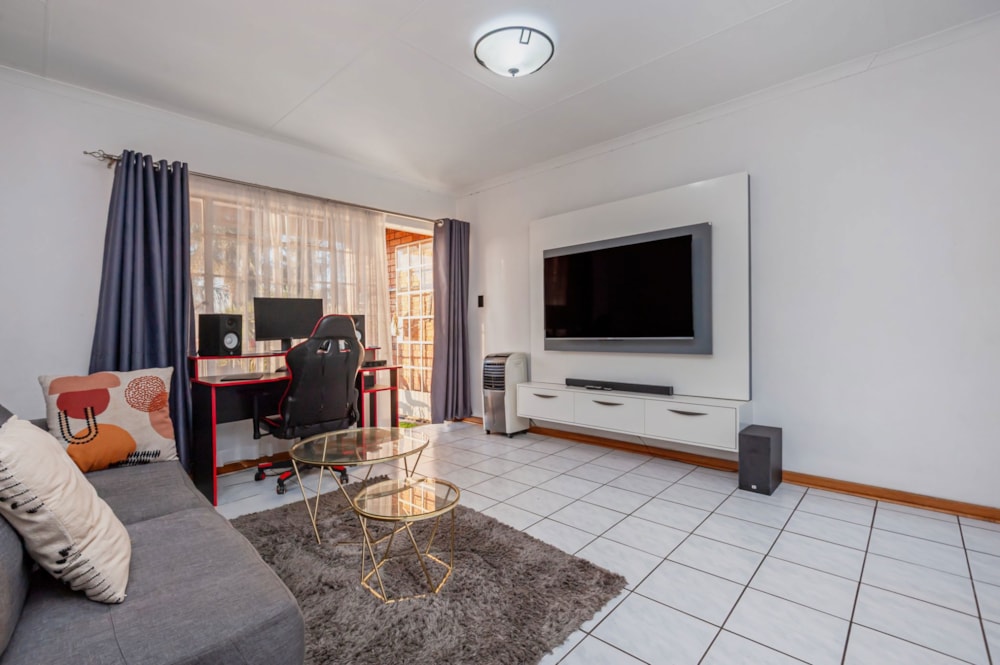 Apartment for sale in New Redruth - 1GV1747349 Apartment for sale in New Redruth - 1GV1747349