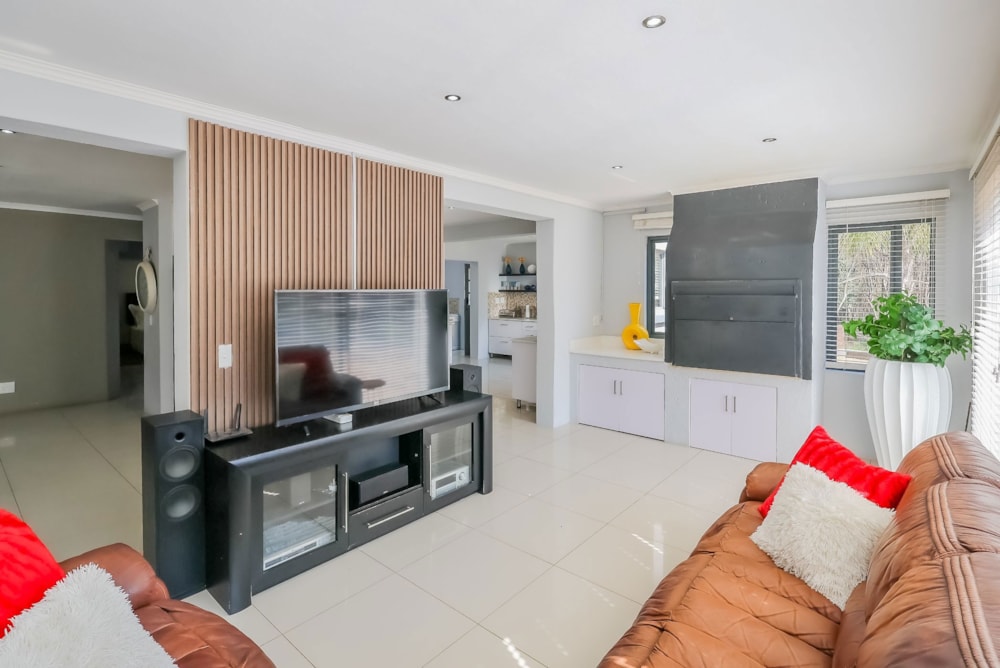 Security estate home for sale in Westlake, Hartbeespoort - 1HR1747864 Security estate home for sale in Westlake, Hartbeespoort - 1HR1747864