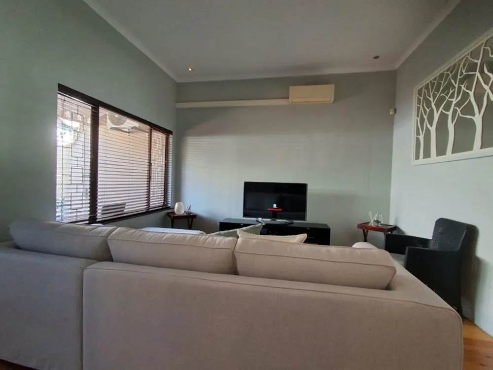 Townhouse to rent in Musgrave - 1DBN1750444 Townhouse to rent in Musgrave - 1DBN1750444