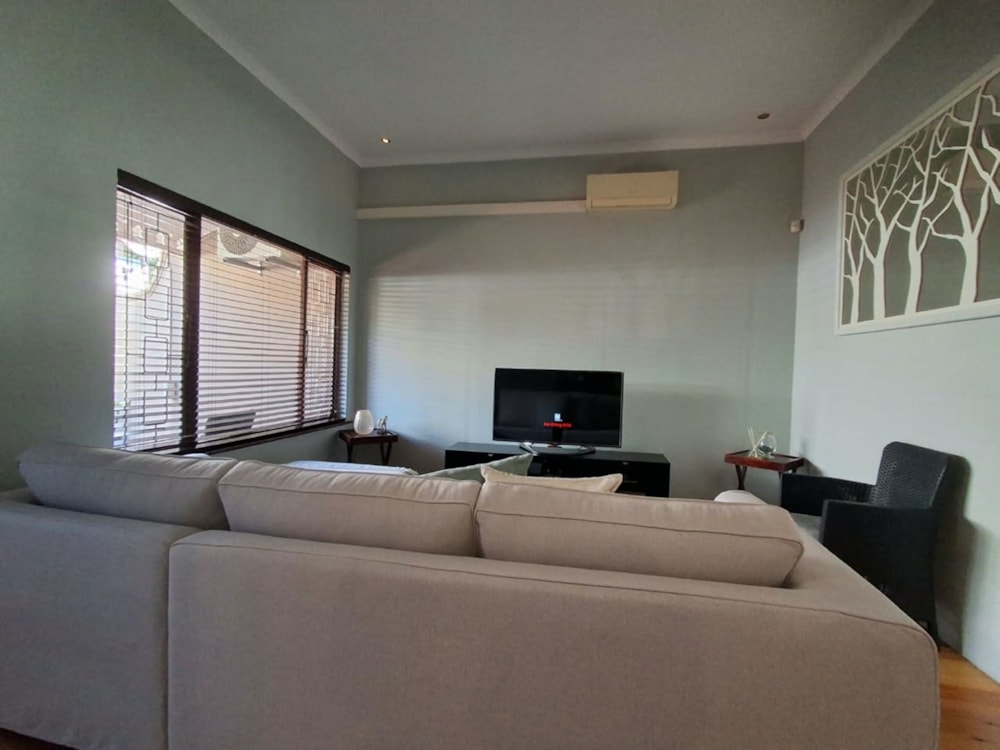 Townhouse to rent in Musgrave - 1DBN1750444 Townhouse to rent in Musgrave - 1DBN1750444