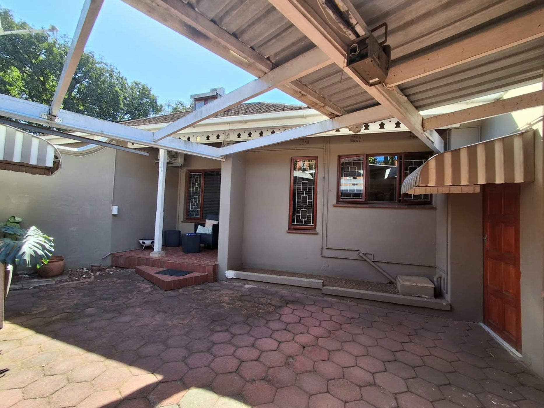 Townhouse to rent in Musgrave - 1DBN1750444
