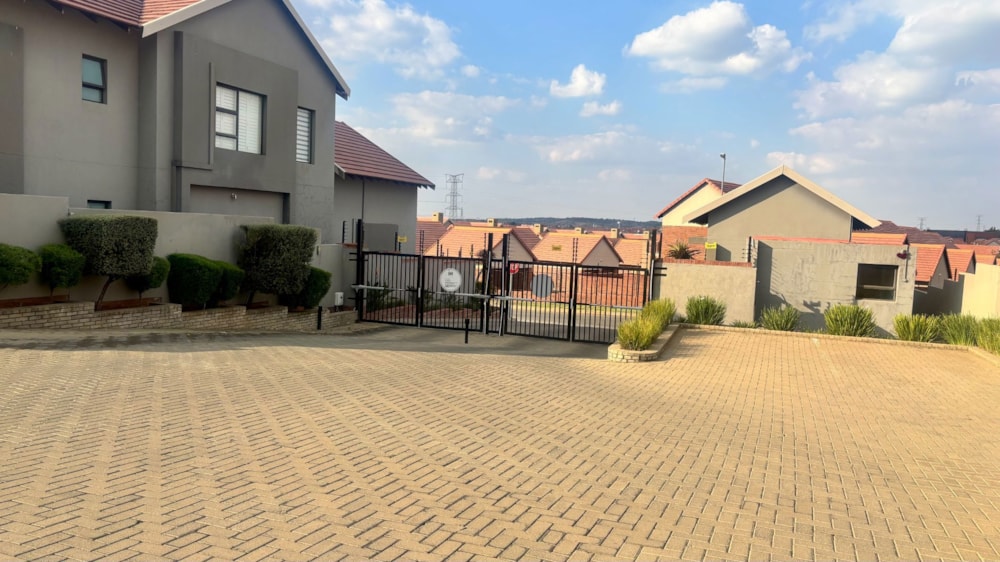 Townhouse for sale in Wild Olive Estate - 1BX1748486