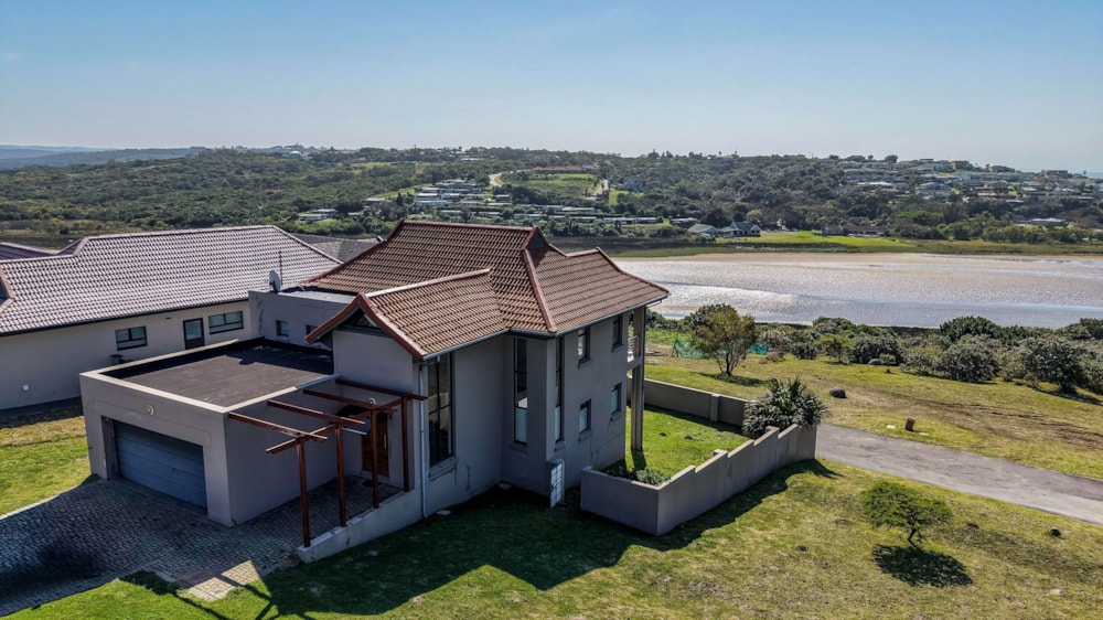 Double-storey house for sale in Glengariff - 1EZ1748648 Double-storey house for sale in Glengariff - 1EZ1748648