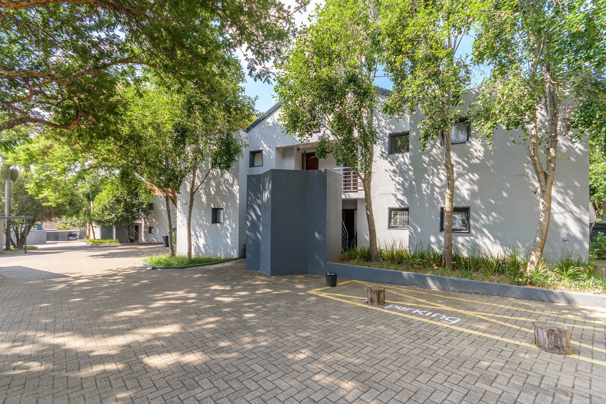 Apartment for sale in North Riding - FW1748216