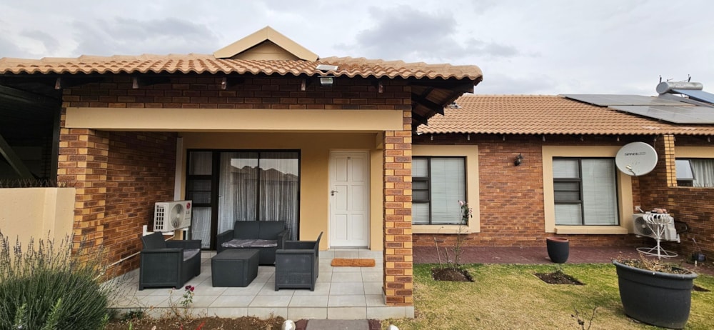Townhouse for sale in Helderwyk Estate - 1BJ1748512