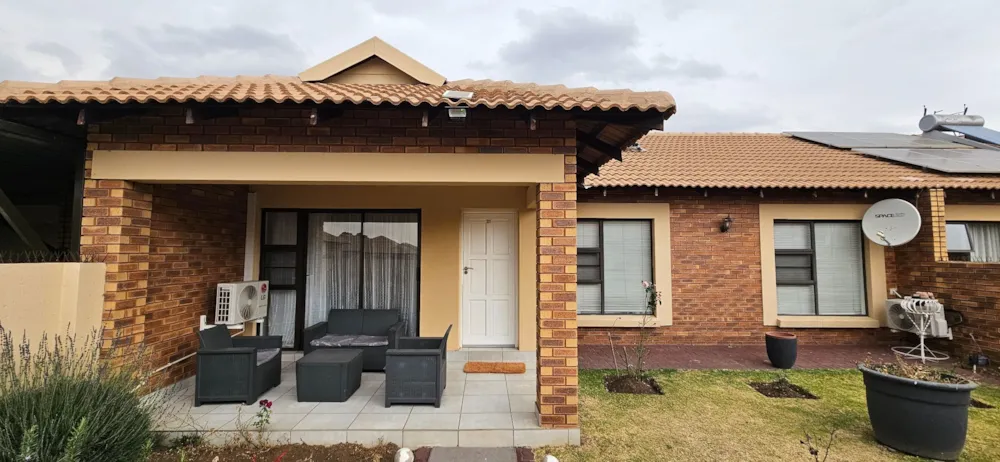 Townhouse for sale in Helderwyk Estate - 1BJ1748512 Townhouse for sale in Helderwyk Estate - 1BJ1748512