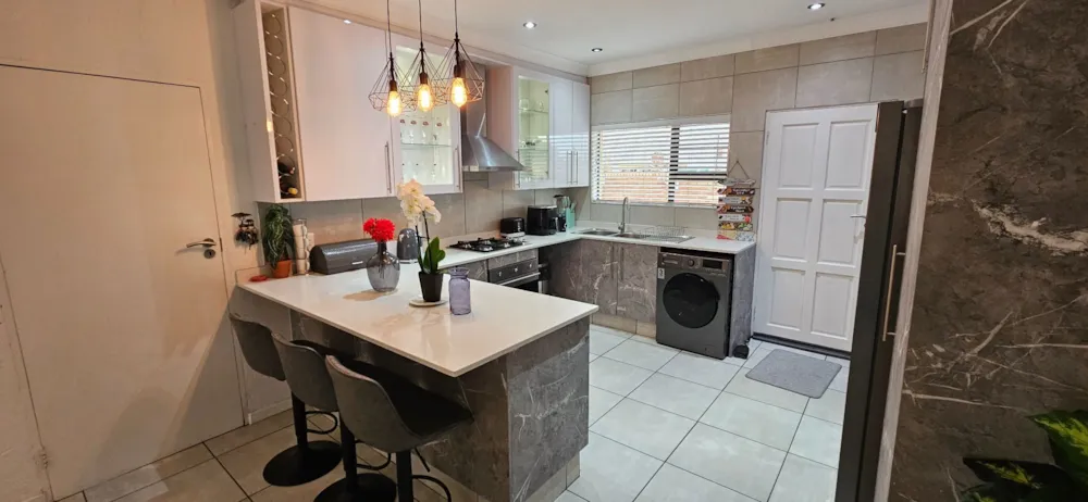 Townhouse for sale in Helderwyk Estate - 1BJ1748512 Townhouse for sale in Helderwyk Estate - 1BJ1748512