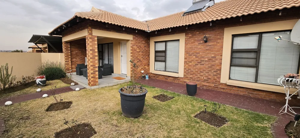 Townhouse for sale in Helderwyk Estate - 1BJ1748512 Townhouse for sale in Helderwyk Estate - 1BJ1748512