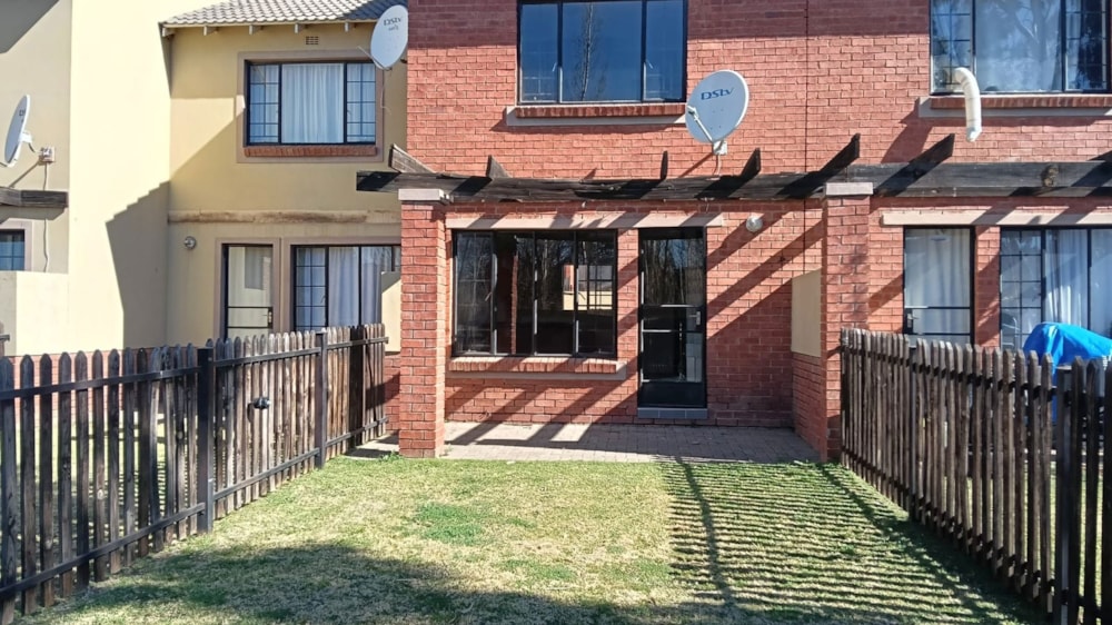 Townhouse to rent in Hillside, Bloemfontein - 1BX1750260 Townhouse to rent in Hillside, Bloemfontein - 1BX1750260