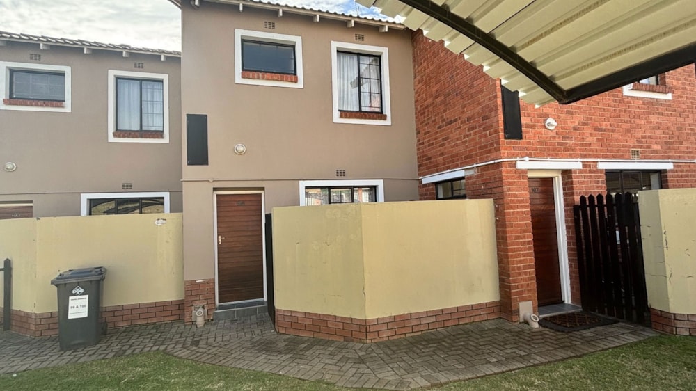 Townhouse to rent in Hillside, Bloemfontein - 1BX1750260 Townhouse to rent in Hillside, Bloemfontein - 1BX1750260