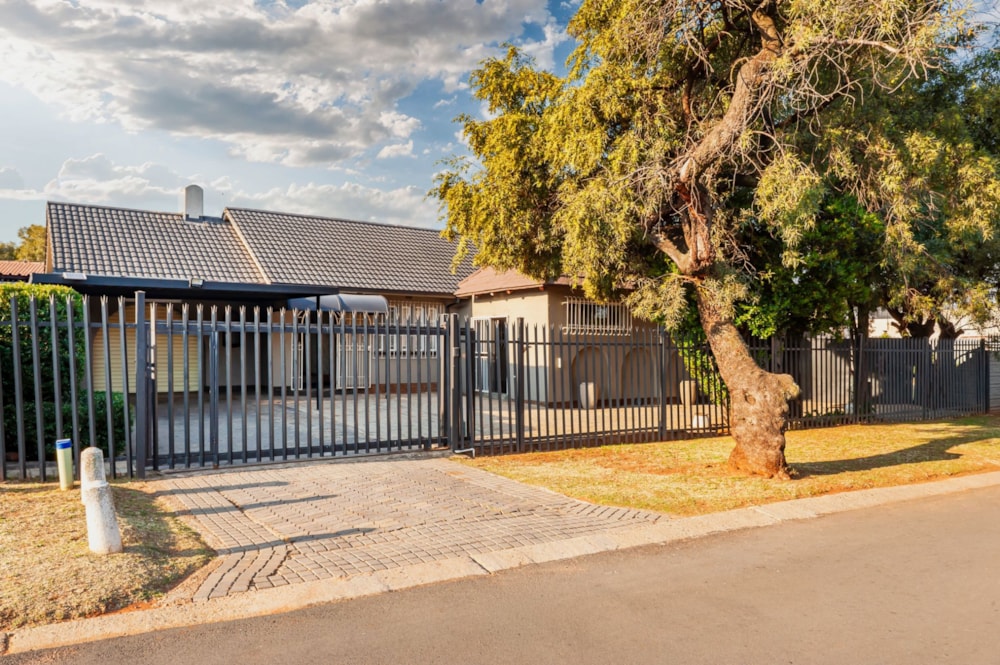 House for sale in Verwoerdpark, Alberton - 1GV1744272 House for sale in Verwoerdpark, Alberton - 1GV1744272