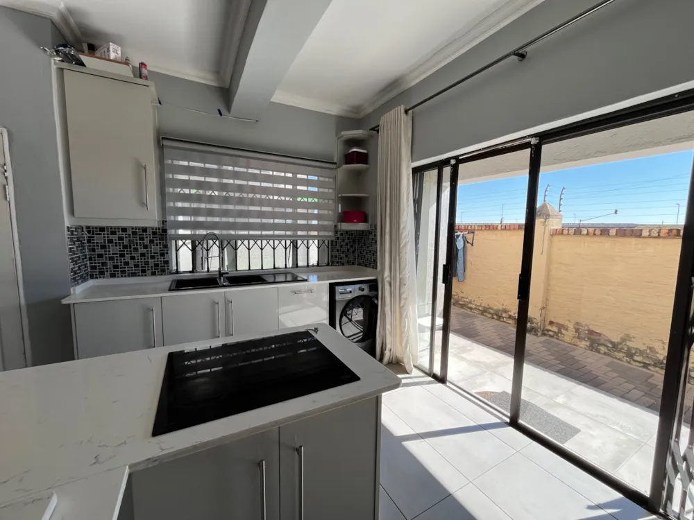 Townhouse for sale in Bendor Park - 1PS1749761
