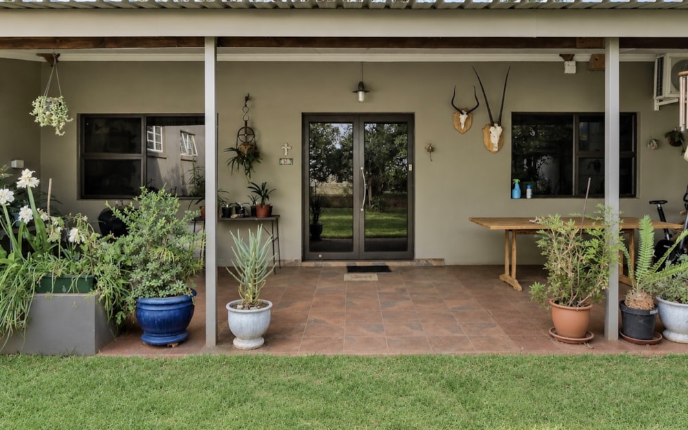 Smallholding for sale in Kroondal - 1RU1686105 Smallholding for sale in Kroondal - 1RU1686105