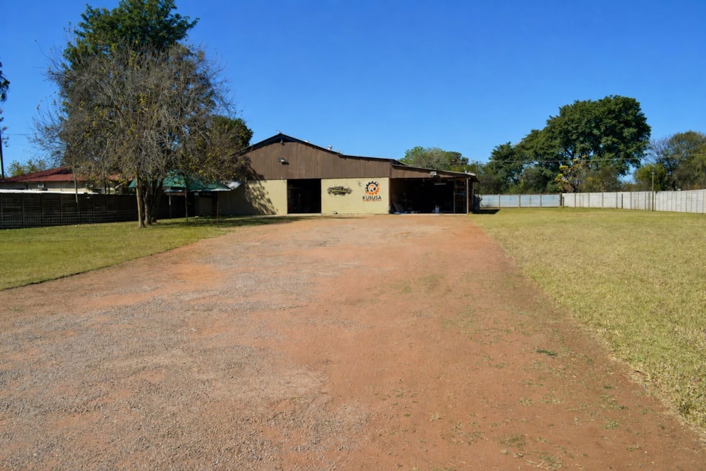 Commercial industrial property for sale in Modimolle (Nylstroom) - 1MDM1703191 Commercial industrial property for sale in Modimolle (Nylstroom) - 1MDM1703191
