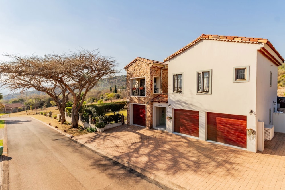 Security estate home for sale in Estate D Afrique - 1HR1750012 Security estate home for sale in Estate D Afrique - 1HR1750012