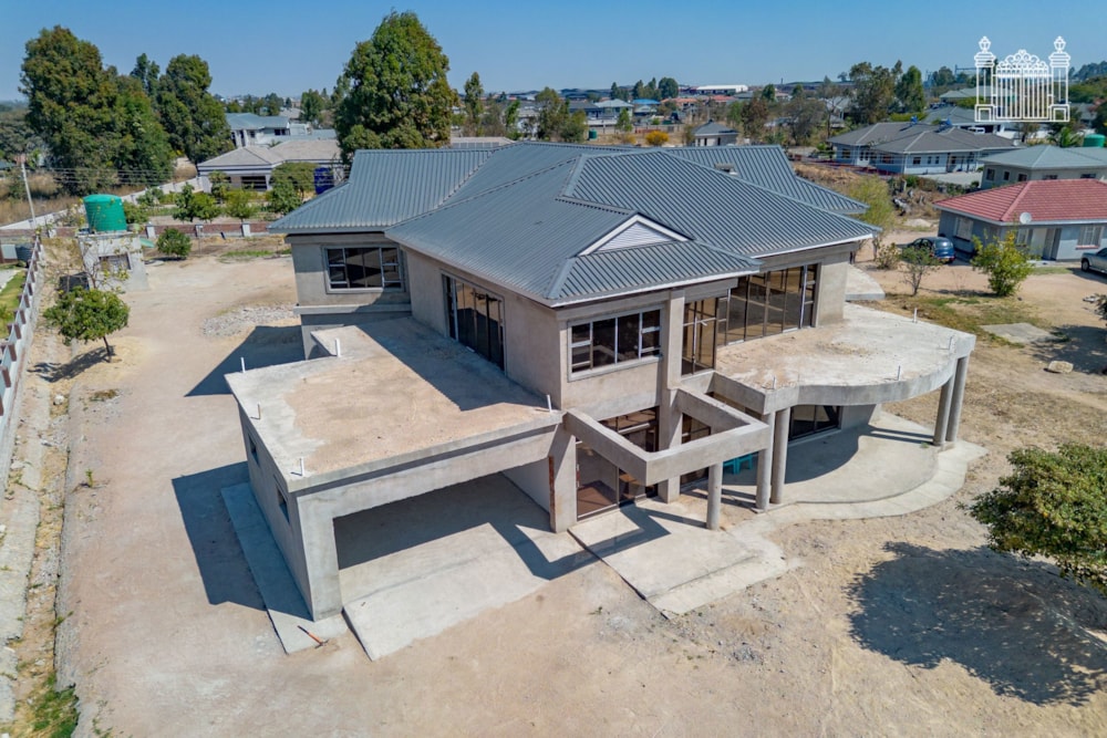 Double-storey house for sale in Arlington, Zimbabwe - 3ZB1748726 Double-storey house for sale in Arlington, Zimbabwe - 3ZB1748726