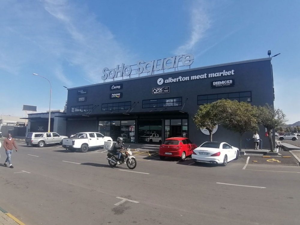 Commercial retail property to rent in Raceview - 1GV1749921 Commercial retail property to rent in Raceview - 1GV1749921