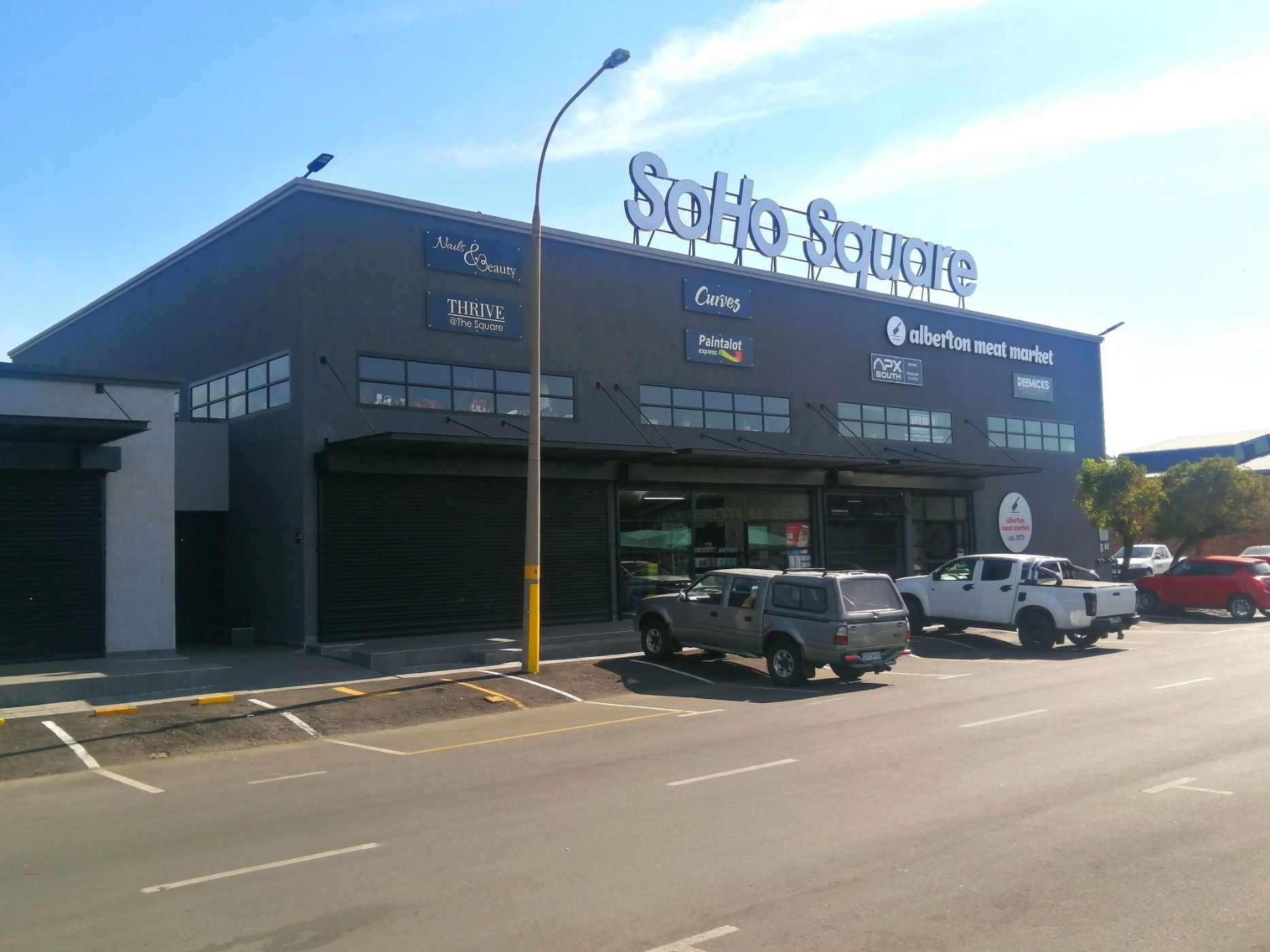 Commercial retail property to rent in Raceview - 1GV1749921