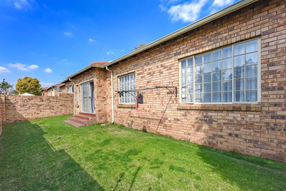 Townhouse for sale in North Riding - FW1749325
