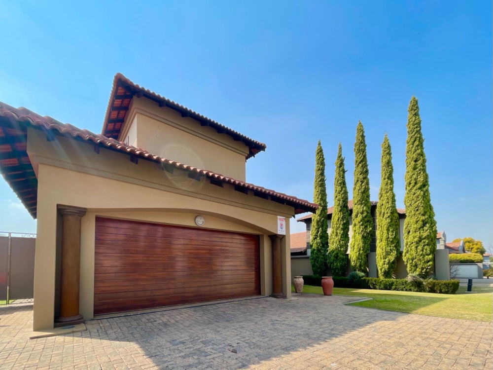 Double-storey house for sale in Vanderbijlpark SW 5 - 1VT1747700 Double-storey house for sale in Vanderbijlpark SW 5 - 1VT1747700