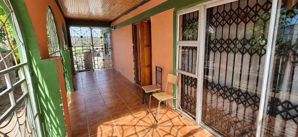 House for sale in Bongolethu, Oudtshoorn - 1OU1747755