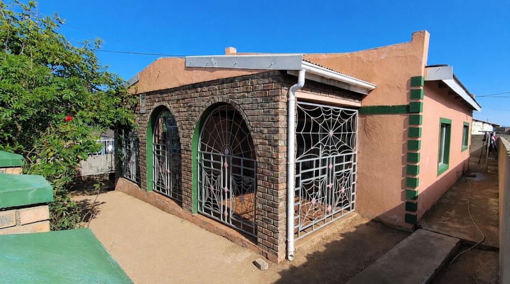 House for sale in Bongolethu, Oudtshoorn - 1OU1747755