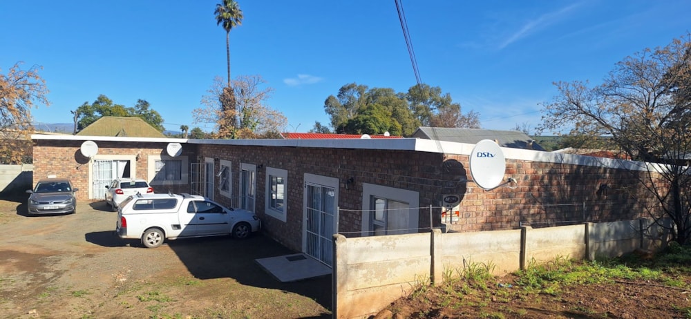 Single-storey cluster for sale in Oudtshoorn Central - 1OU1748146 Single-storey cluster for sale in Oudtshoorn Central - 1OU1748146