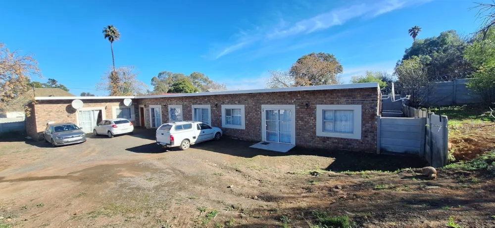 Single-storey cluster for sale in Oudtshoorn Central - 1OU1748146 Single-storey cluster for sale in Oudtshoorn Central - 1OU1748146