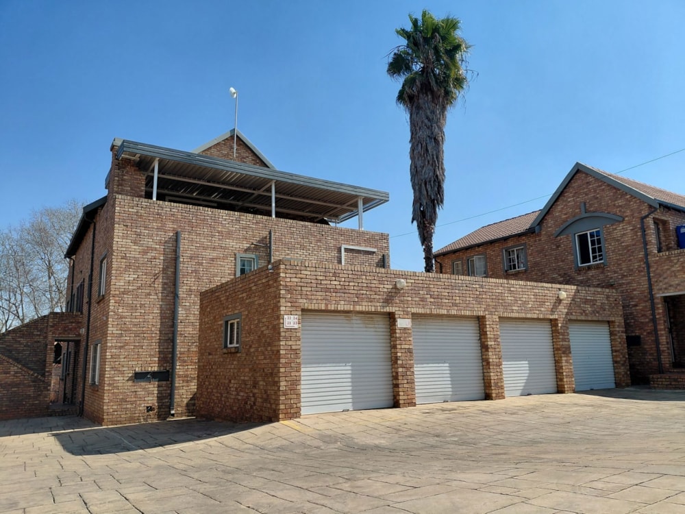 Townhouse for sale in Die Hoewes - CN1747773 Townhouse for sale in Die Hoewes - CN1747773