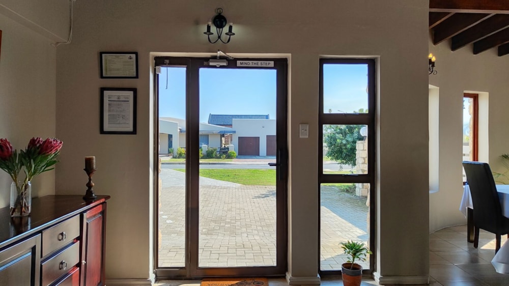 Double-storey house for sale in Struisbaai - 1SW1749473 Double-storey house for sale in Struisbaai - 1SW1749473