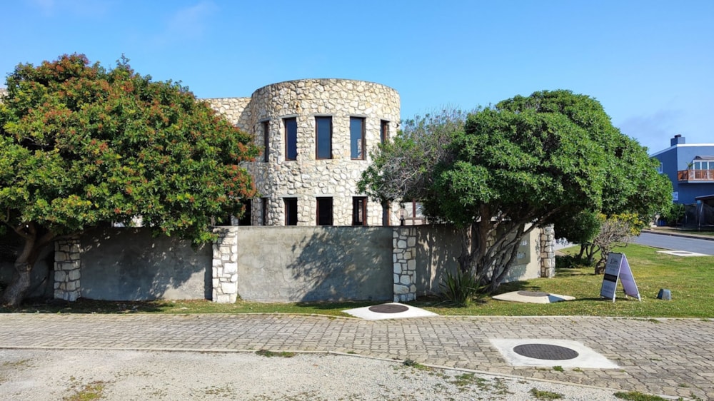 Double-storey house for sale in Struisbaai - 1SW1749473 Double-storey house for sale in Struisbaai - 1SW1749473