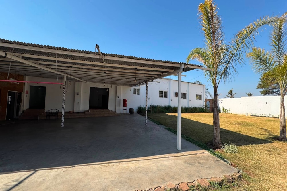 Commercial restaurant to rent in Roma, Zambia - 3ZA1748119