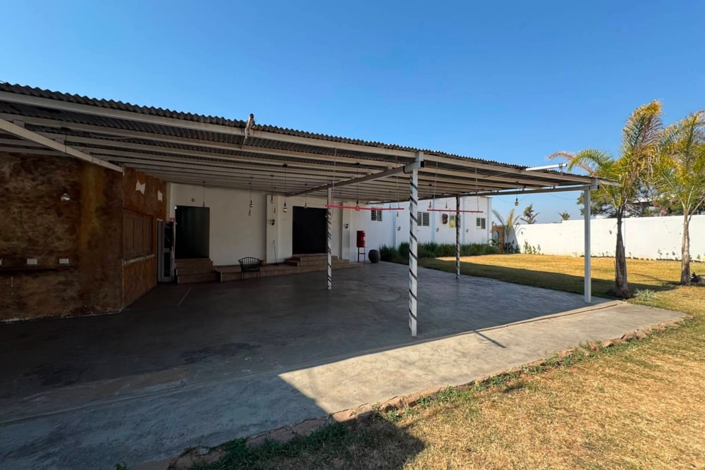 Commercial restaurant to rent in Roma, Zambia - 3ZA1748119