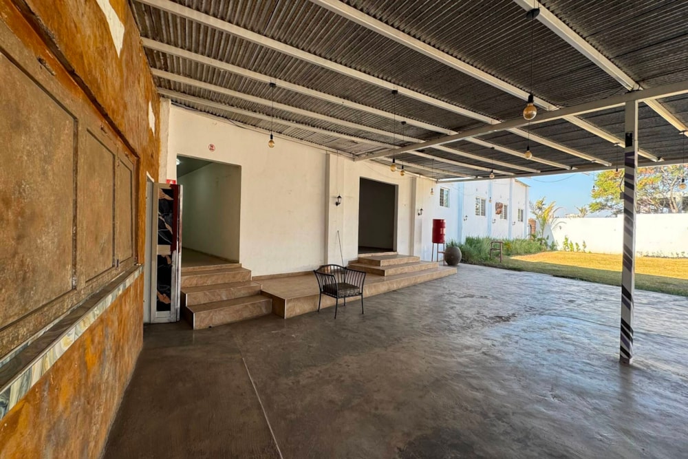 Commercial restaurant to rent in Roma, Zambia - 3ZA1748119