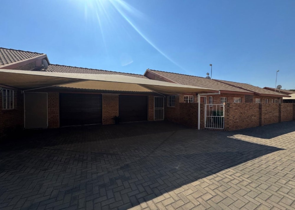 Townhouse for sale in Middelburg South (Mpumalanga South)  - 1MD1748149