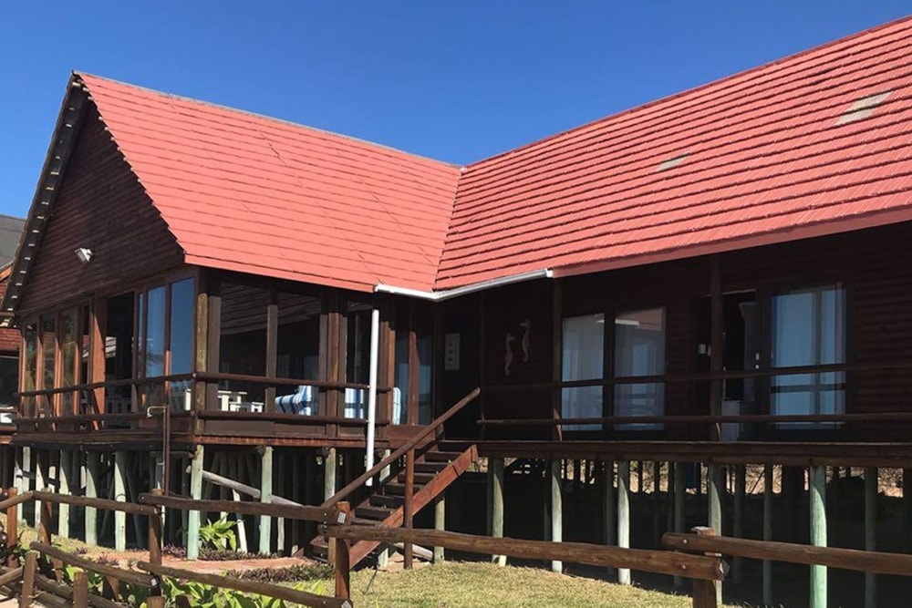 Beachfront villa for sale in Praia da Barra, Mozambique - 3MQ1748185