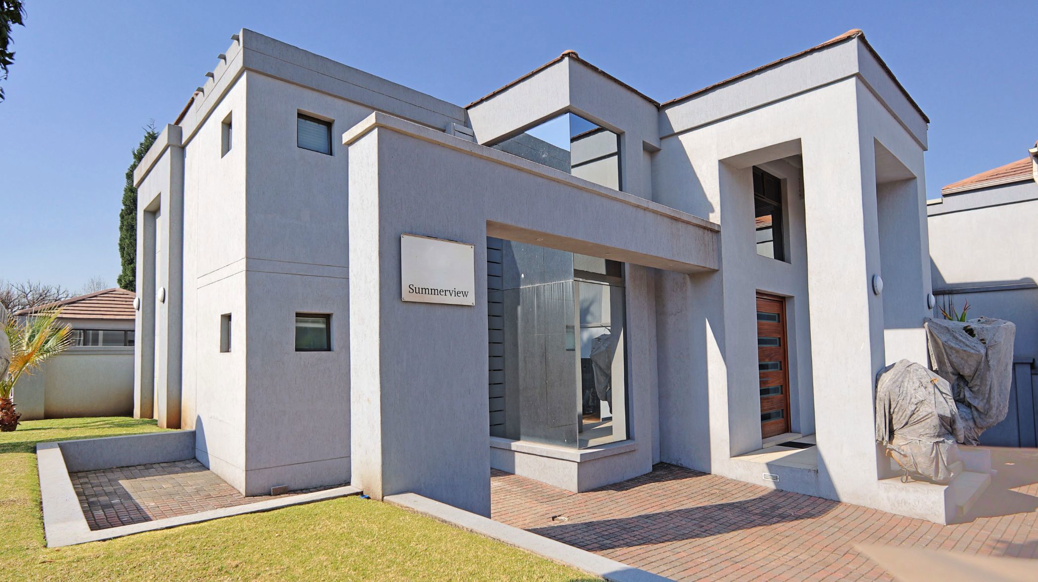 Double-storey house for sale in Three Rivers Proper - 1VT1748383