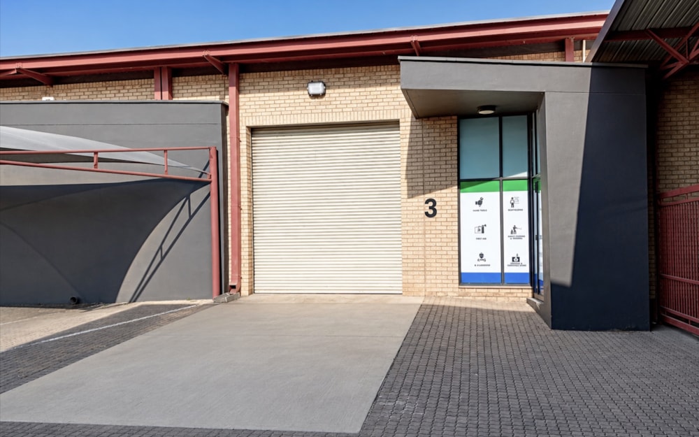 Commercial industrial property to rent in Rustenburg - 1RU1748260
